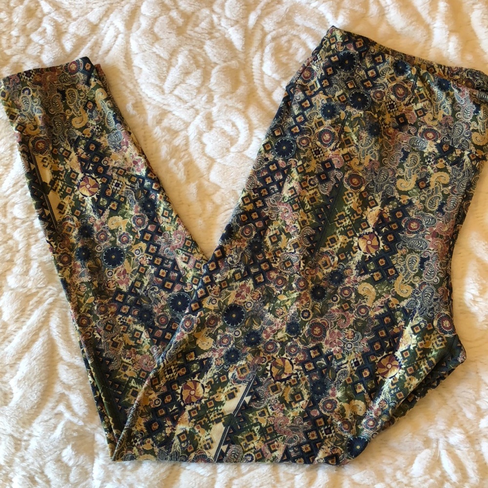 T&C LIGHTLY WORN LulaRoe Leggings